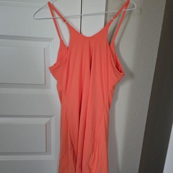 Womans (M) Athletic Dress - Picture 3 of 5